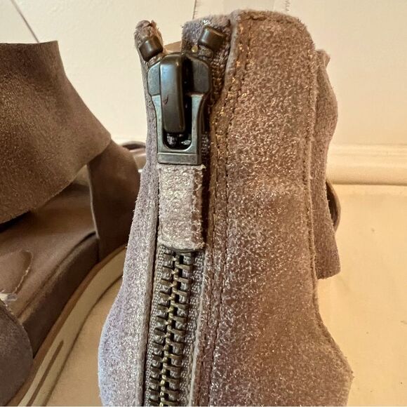 Eileen Fisher Women's Sport Platinum Frozen Metallic Suede Sandals Sz 8.5 - Picture 16 of 16